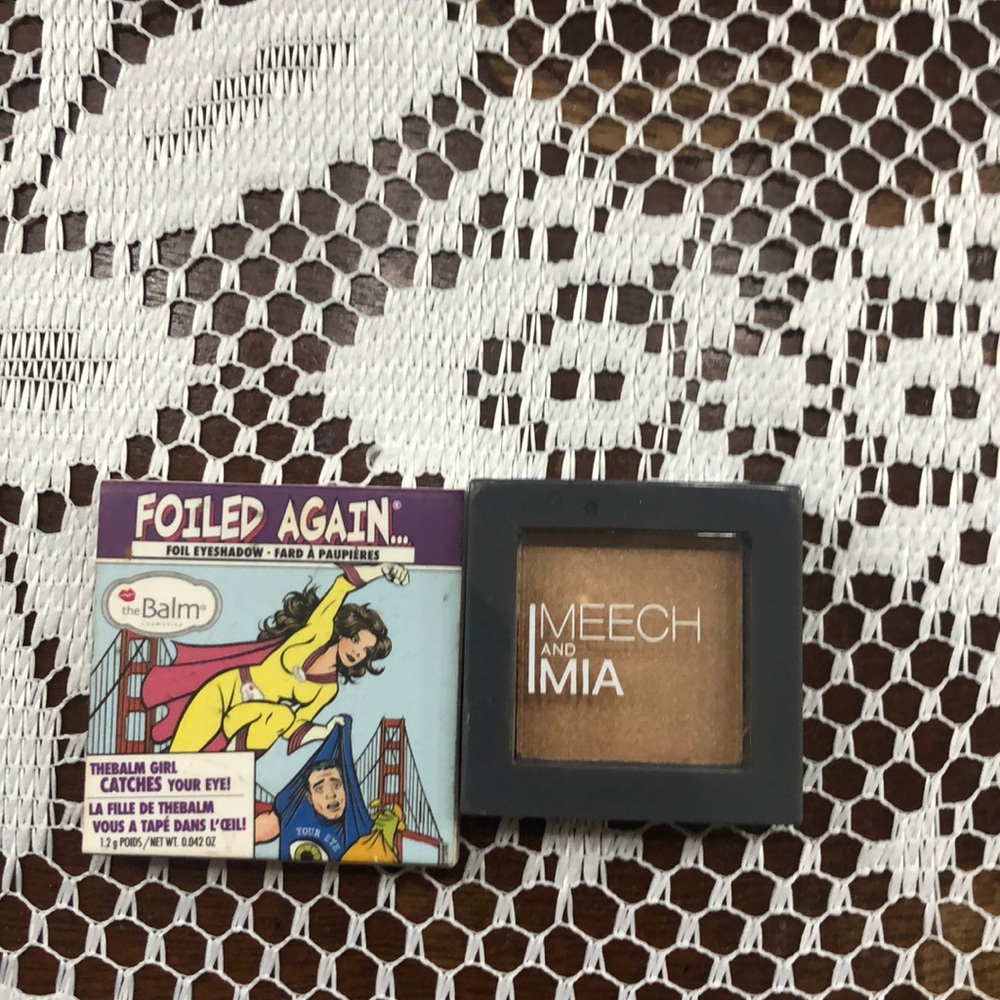 two eyeshadow